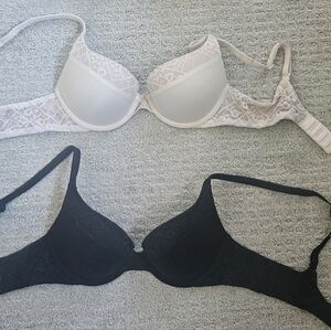 2 Victoria's Secret Pushup Bras